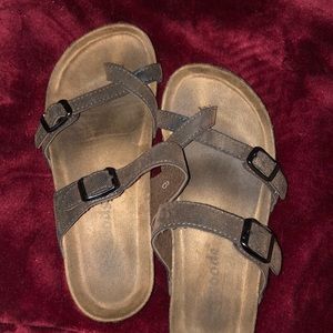 Sandel/flip flop, they are from shoe dept.